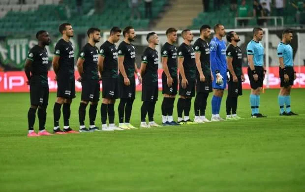 Namikin komandasında "yarpaq tökümü" 
