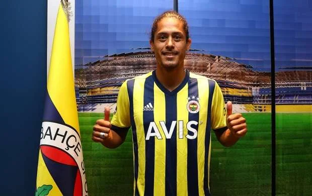 "Fənərbağça" futbolçusunu icarəyə verdi 