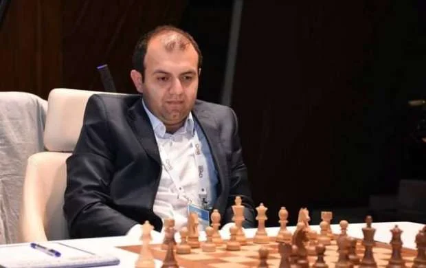 AÇ: Rauf Məmmədov Rumıniya şahmatçısına qarşı 