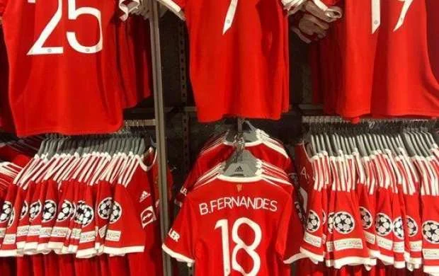 İngiltərədə Ronaldu çılğınlığı: 12 saatda böyük gəlir 