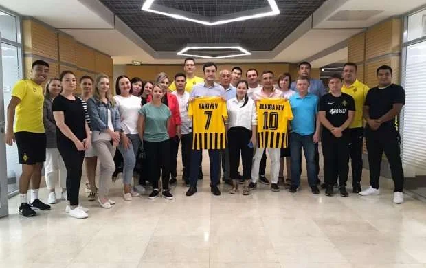 "Kayrat"da iki istefa 