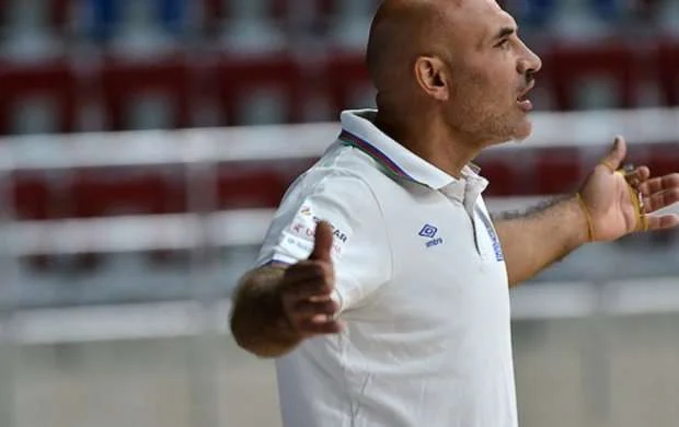 Kazanda millimizin baş məşqçisini qovublar 