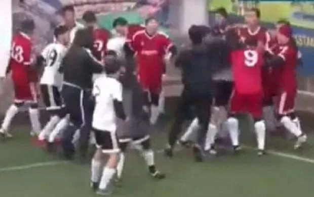 Qazaxıstan futbolunda kütləvi dava - VİDEO 