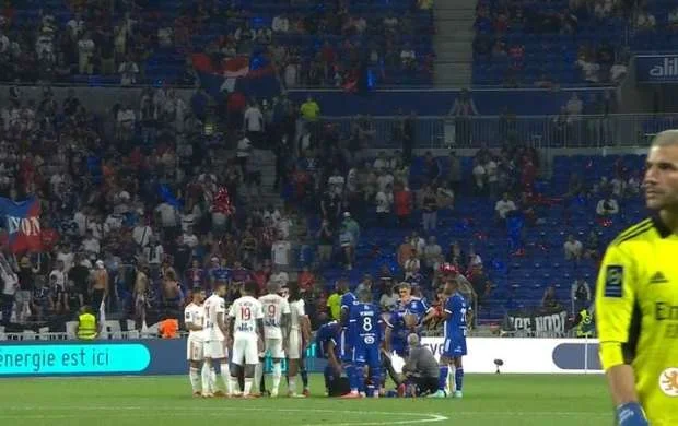 Fransa çempionatında futbolçu ölümdən döndü 