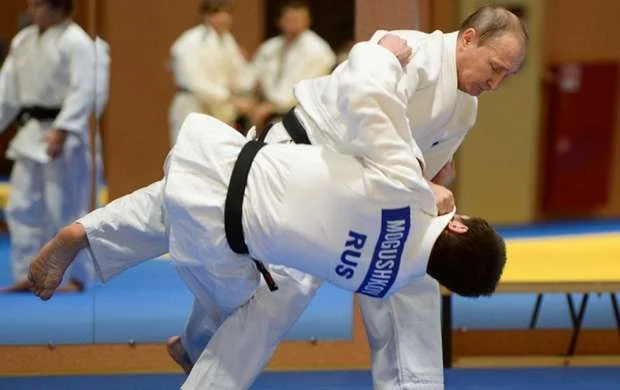 Vladimir Putin: "Burnum sınmışdı" 