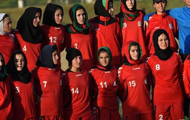 Talibandan qaçan futbolçular Pakistana üz tutdu 