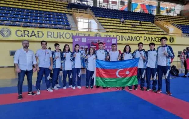 Azərbaycan məktəbliləri Belqradda medallar qazandı 