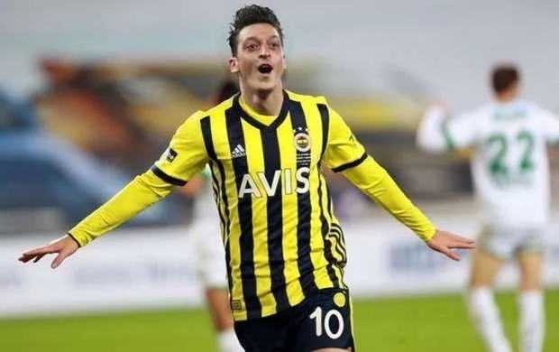 Məsut Özil: "Yalnız "Fənərbağça!" 