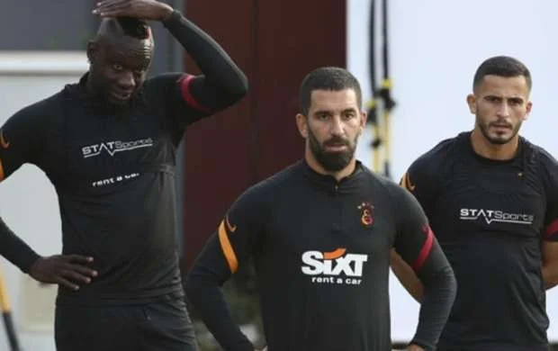 "Qalatasaray"da ara qarışdı: Ulduz futbolçu Fatih Terimi özündən çıxartdı 