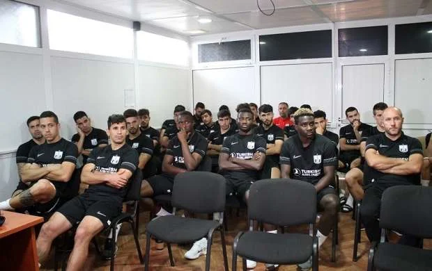 Stuxlik "Neftçi"yə seminar keçdi 