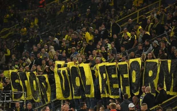 Alman fanatlardan UEFA-ya ismarıc 