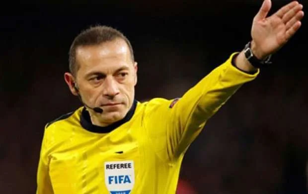 UEFA Cüneyt Çakırı cəzalandırdı 