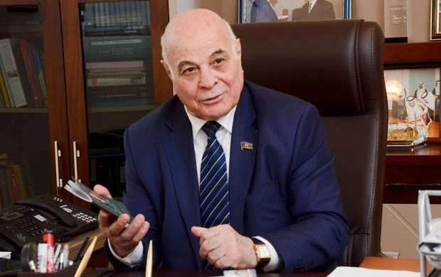 Ağacan Abıyev: “... peyvəndə ehtiyac görmürəm” 