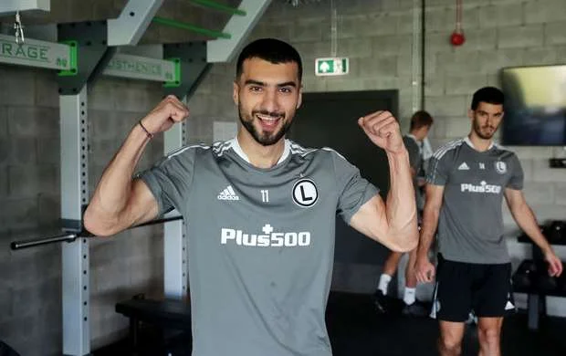 Mahir vurduğu qollara görə tanınmış futbolçuları geridə qoydu - FOTO 