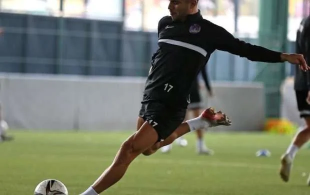 Vüsal oyundan alındı, komandası uduzdu 