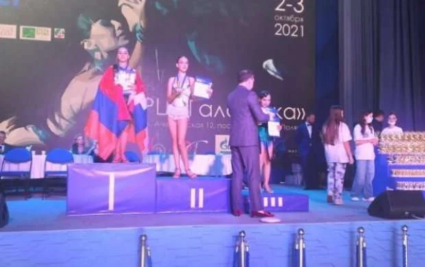 Erməni idmançıdan Azərbaycana qarşı təxribat: Qondarma “Artsax” bayrağına büründü 