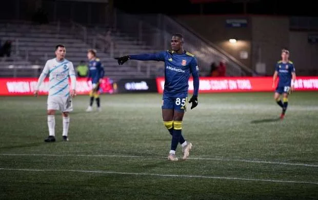 13 yaşlı futbolçu debüt etdi - FOTO 