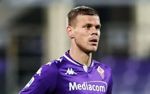 Rus futbolçu sərt tənqid olundu: "Ona güvənmək ağılsızlıqdır" 