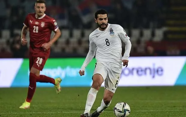 Emin Mahmudov rekorda imza atdı 