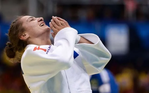 Ölkənin ilk Olimpiya çempionu karyerasını bitirdi 