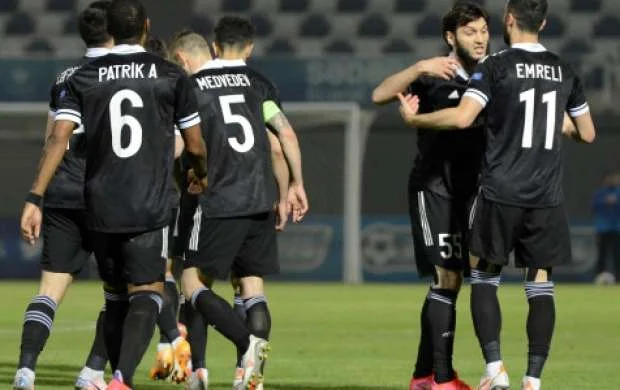 "Neftçi" büdrədi, "Qarabağ" liderliyini möhkəmlətdi 