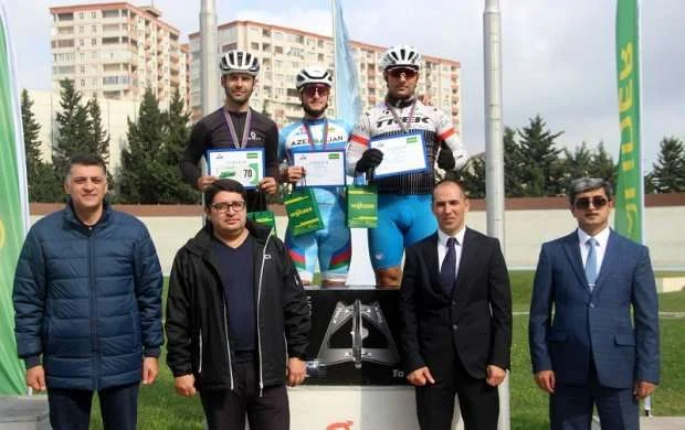 Həvəskarlar arasında velosiped yarışı 