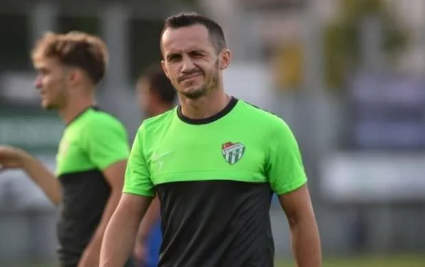 Namik "Bursaspor"da fərqləndi 