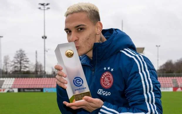 "Ayaks"ın futbolçusu "nəhəng"lərin hədəfində 