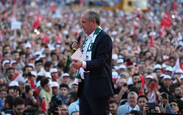 Türkiyənin tanınmış siyasətçisi "Bursaspor"u ziyarət etdi 