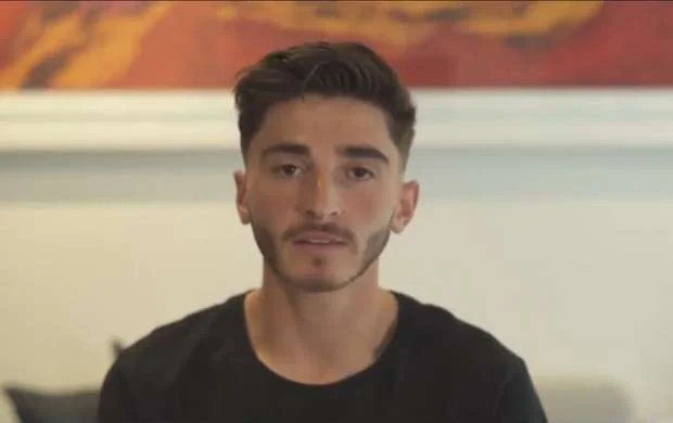 Millinin futbolçusu homoseksual olduğunu etiraf etdi - VİDEO 
