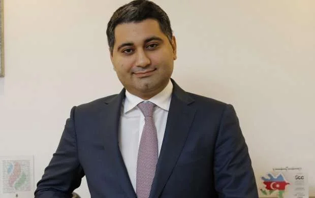 "Neftçi"nin Müşahidə Şurasının üzvü baş məşqçini ələ saldı - FOTO 