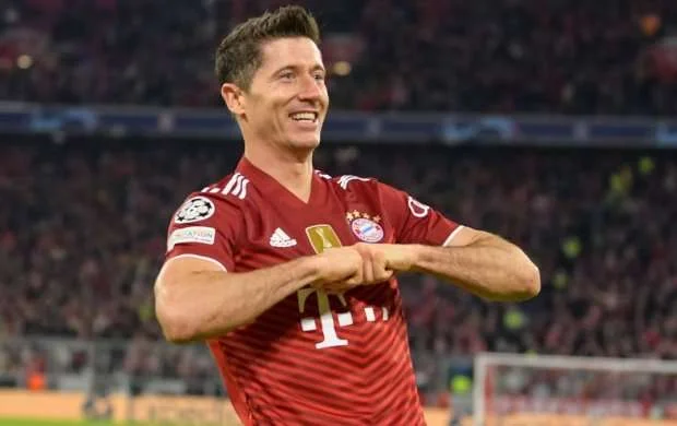Levandovski het-trik etdi, Messi və Ronaldunu qabaqladı 