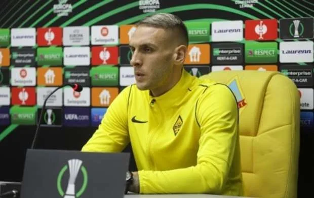 “Kayrat”ın futbolçusu azarkeşləri "Qarabağ"la oyuna səslədi 