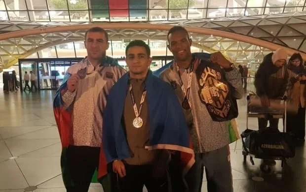 Boks millimiz Azərbaycana qayıtdı 