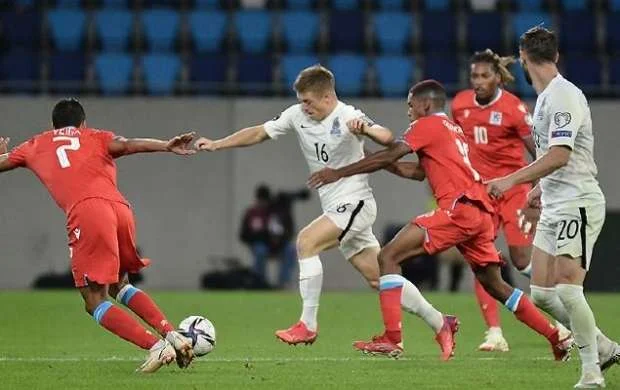 Lüksemburq millisinin futbolçuları peyvənd olunmayıb  