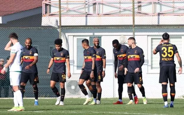Namikin komandası "Qalatasaray"a böyük hesabla uduzdu 