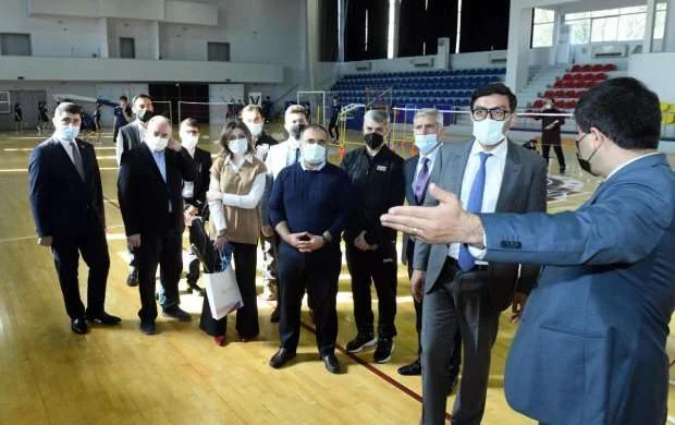 Fərid Qayıbov qılıncoynadanlarla görüşdü 