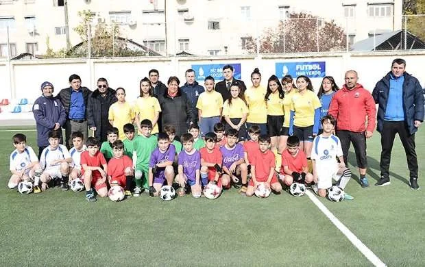 Şəkidə süni örtüklü meydança istifadəyə verildi 