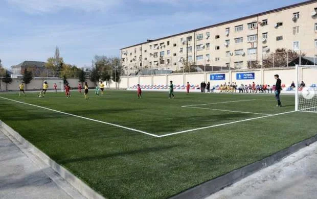 Şəkidə süni örtüklü meydança istifadəyə verildi 