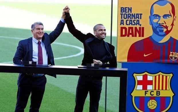 "Barselona" köhnə-yeni ulduzunu təqdim etdi 