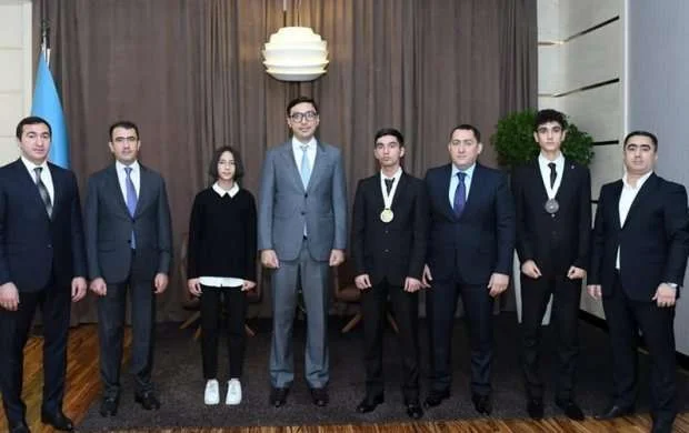 Fərid Qayıbov taekvondoçularla görüşdü 