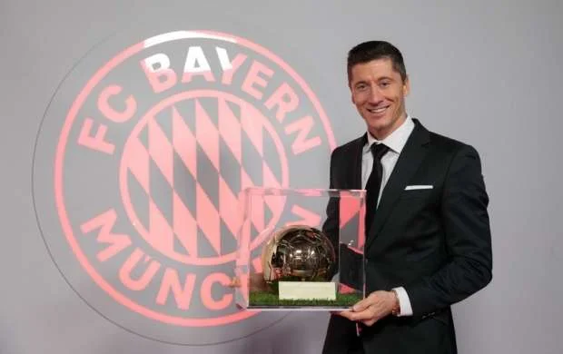 İlin ən yaxşı futbolçusu Levandovski oldu, Messi isə... 
