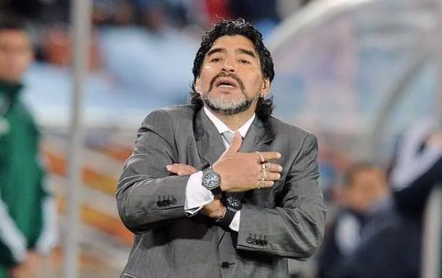 Maradona ürəksiz dəfn edilib - Həkimi danışdı 