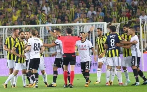 İstanbul derbisinin başlama saatı açıqlandı 