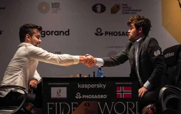 Karlsen yenə dünya çempionu oldu 