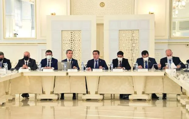 "Media haqqında" qanun layihəsi parlamentdə müzakirəyə çıxarıldı 