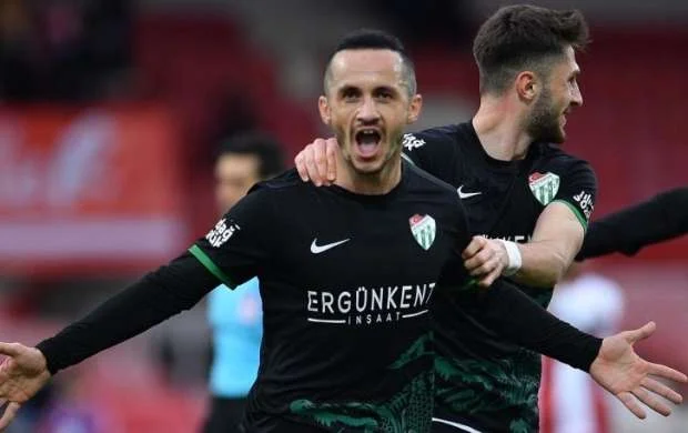 Namik Ələskərov “Bursaspor”a xal qazandırdı 