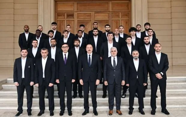 Prezident "Qarabağ"ın üzvləri ilə görüşdü - FOTOLAR 