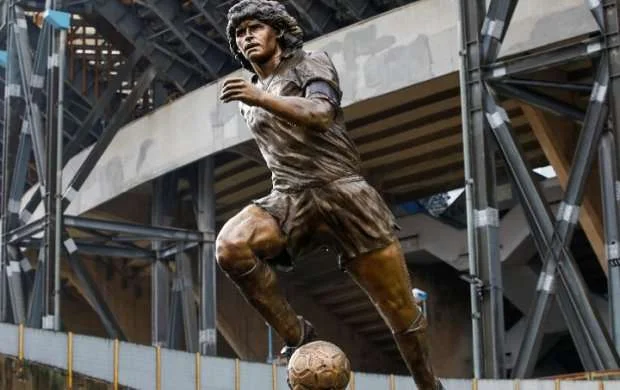 Maradonaya heykəl ucaldıldı 