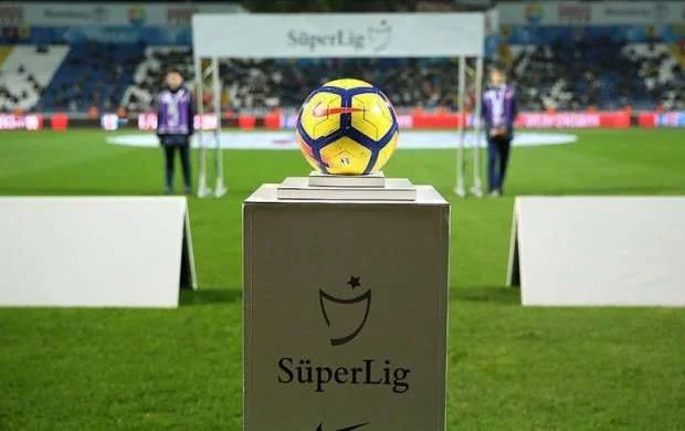 Super Liqa: İstanbul derbisində 4 qol vuruldu 